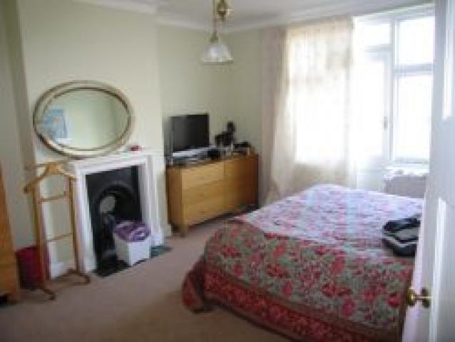 			4 Bedroom, 1 bath, 1 reception Flat			 Hardinge Road, KENSAL RISE NW10